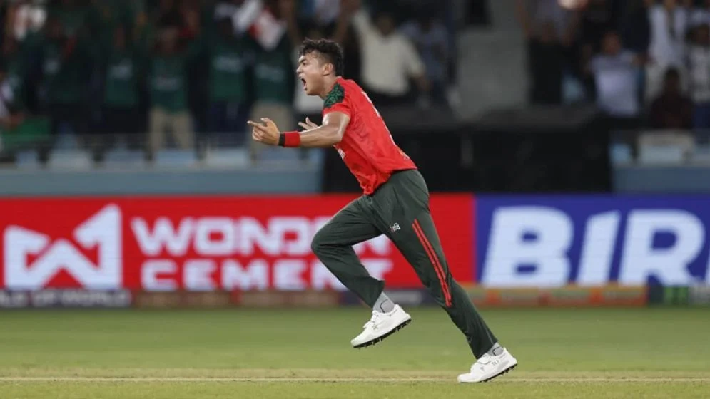 প্রথম ওভারেই তাসকিনের সাফল্য