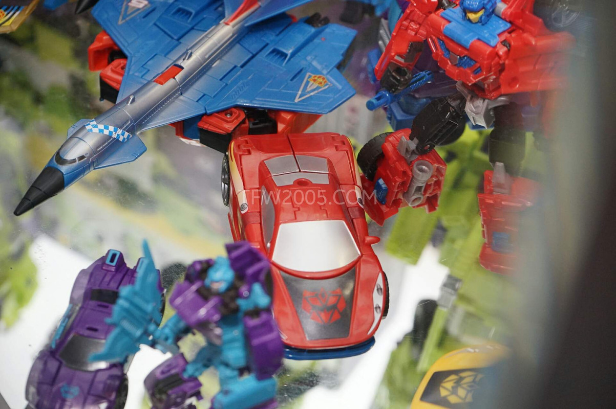 SDCC2015-Hasbro-Case-Transformers-Combiner-Wars-