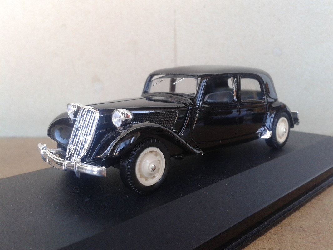 1950 Citroën Traction Avant 15 Six (Solido – nº38 Coches inolvidables Salvat) (2)