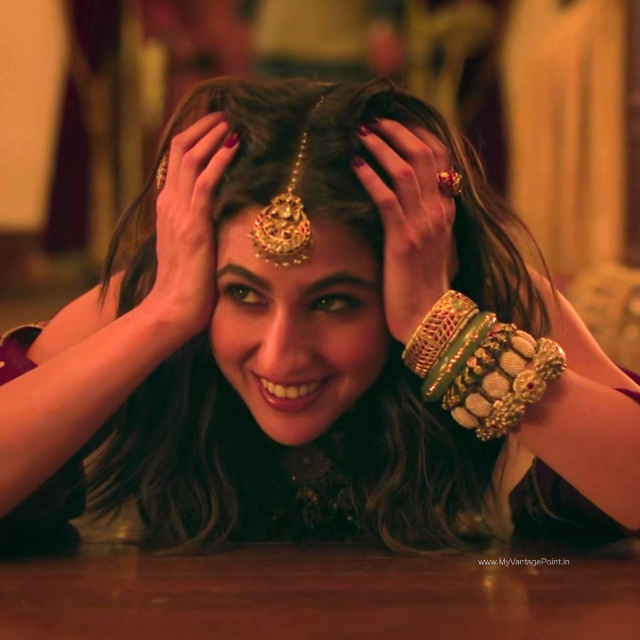 hd-wallpaper-of-sara-ali-khan-in-murder-mubarak-2024-movie