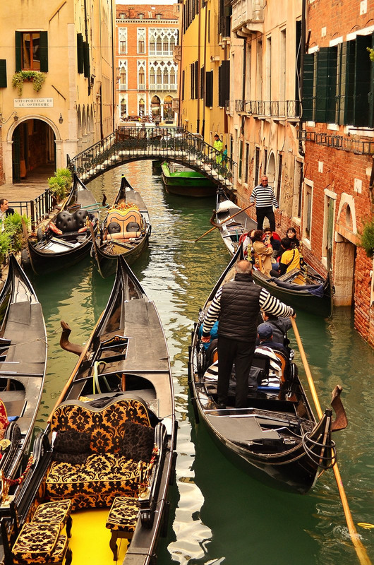 people-gondola.jpg