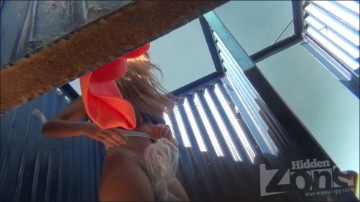 [Image: Voyeur16085091405.jpg]