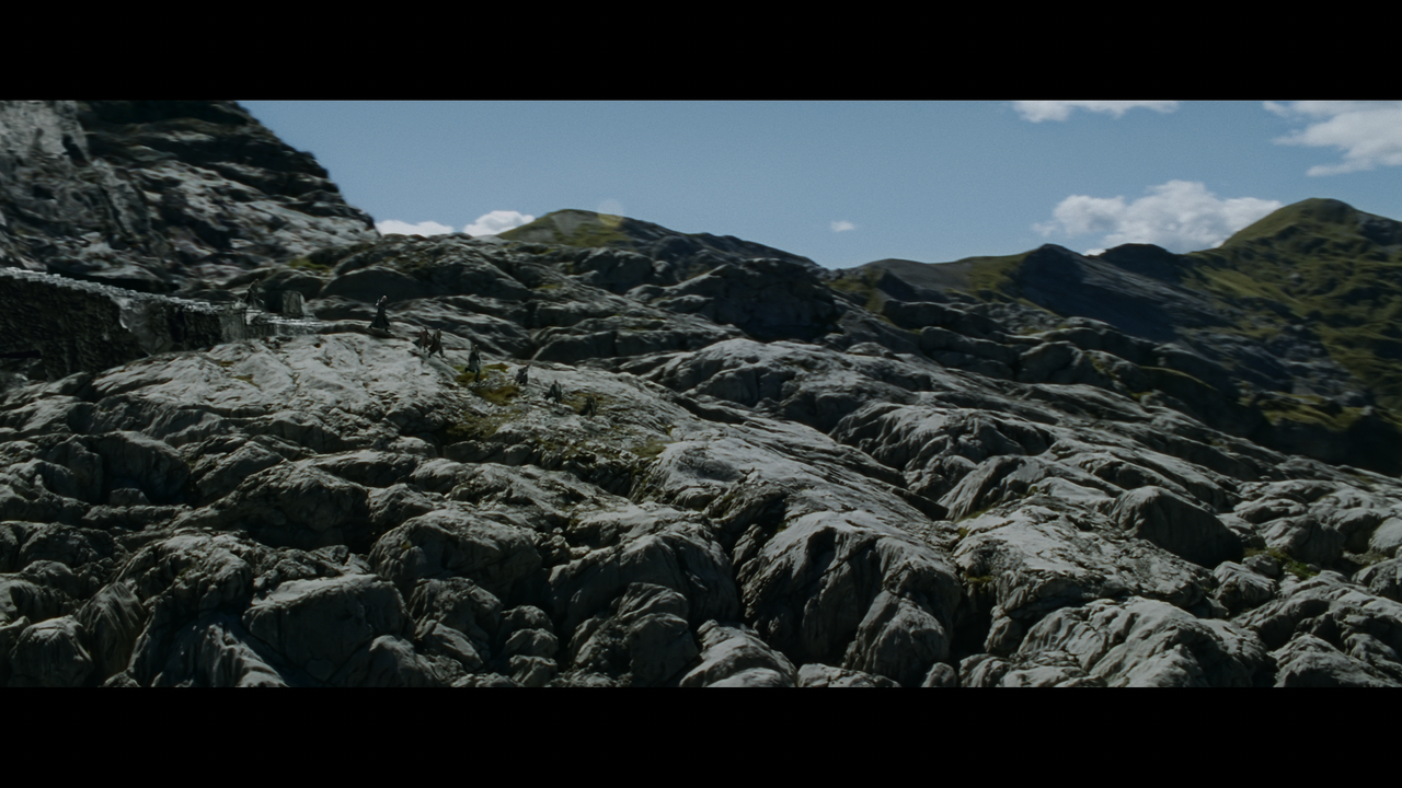 The Lord of the Rings- The Fellowship of the Ring (EXT.).mkv_snapshot_00.42.37_[2020.12.05_22.51.41]