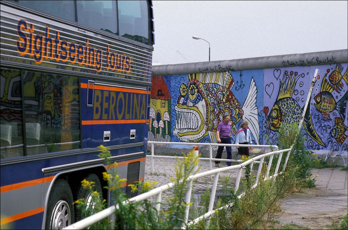 everyday-life-berlin-wall (12)