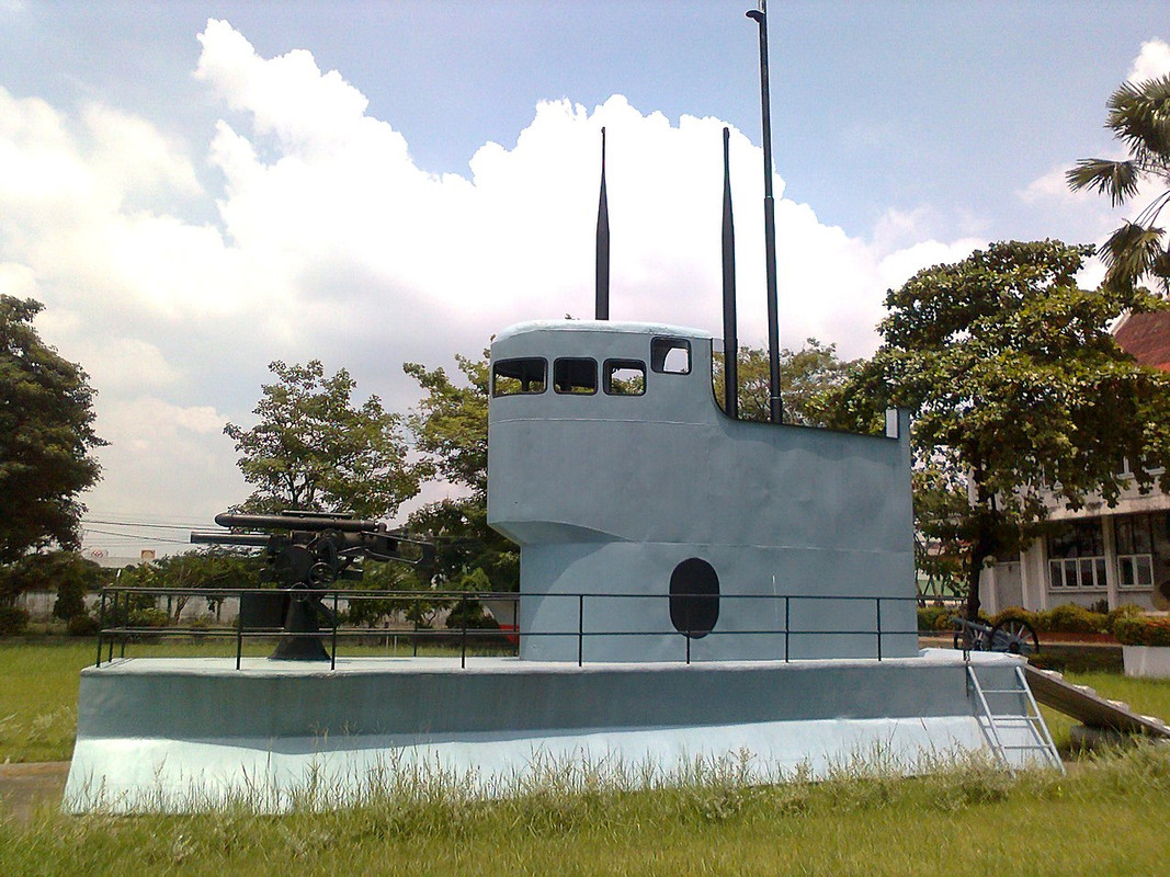 Siam- Sous-marin de classe Matchanu HTMS-Matchanu-La-superstructure-du-Matchanu-est-conserv-e-au-Mus-e-naval