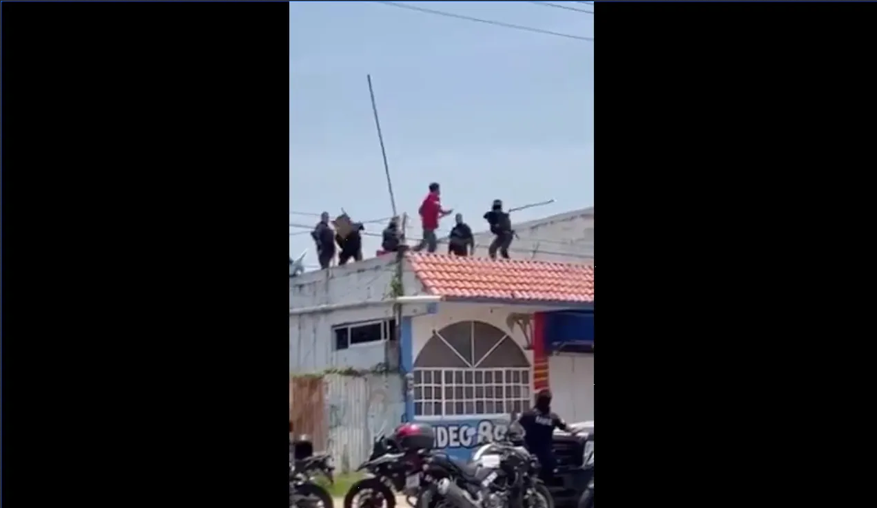 Policías dan golpiza a ladrón al ritmo de la canción de piñata (Video)