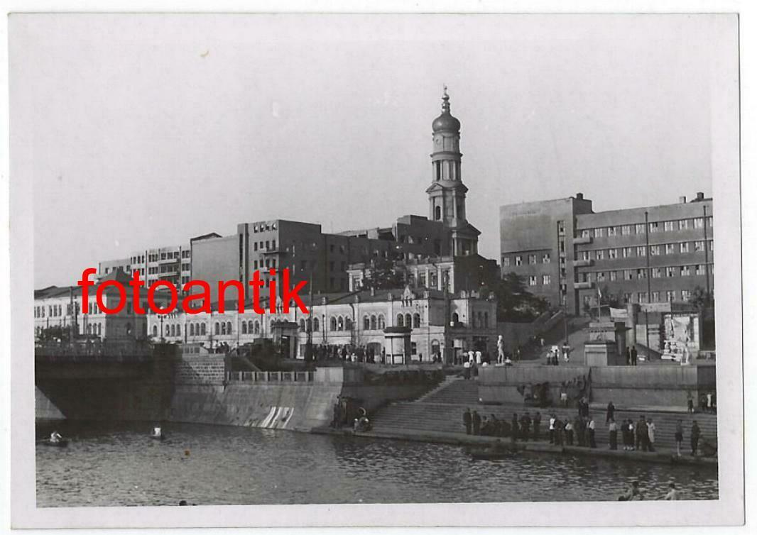 Foto 2 WK Ostfront 1941 Charkow Харьков wunderschöne Aufnahme Häuser Kirche