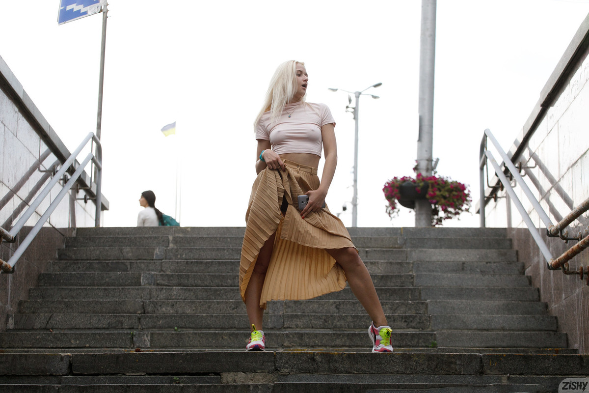 full_014_42912212472331