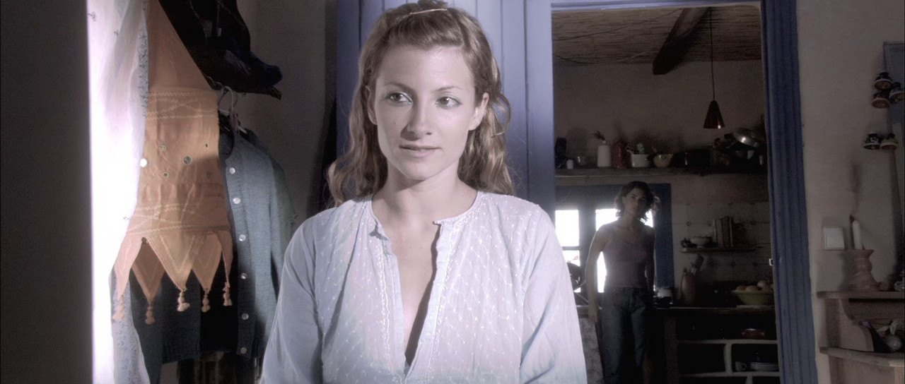 Sex and Lucia (2001).mkv_snapshot_00.45.01_[2018.02.24_02.20.44]