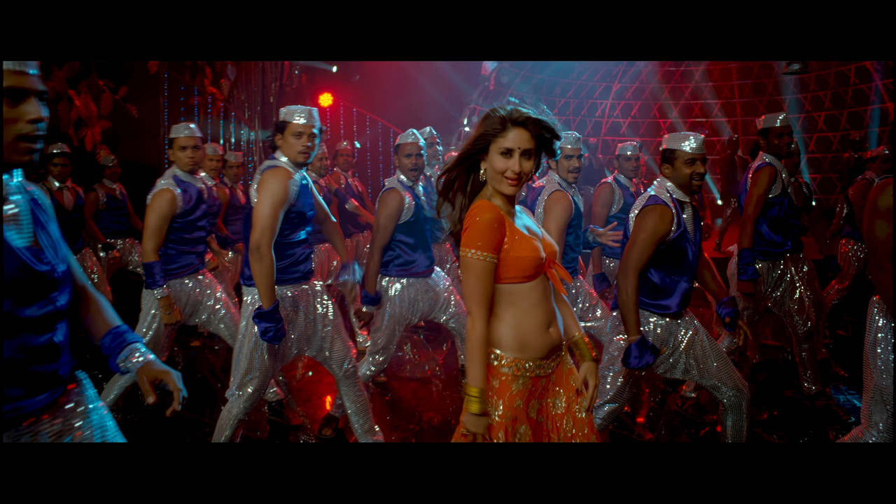 [Image: Kareena-Kapoor-Hot-Halkat-Jawani-From-He...-32-29.jpg]