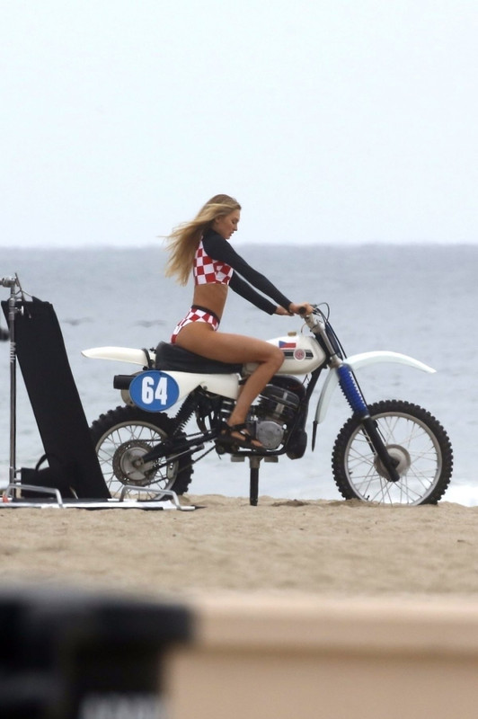 romee-strijd-in-swimsuit-at-a-beach-in-malibu-05-13-2018-10