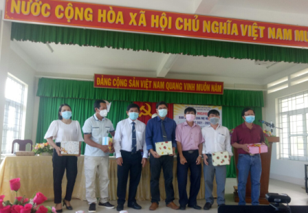 - Chia tay, tặng quà lưu niệm cho Ban Đại diện CMHS năm học 2020-2021