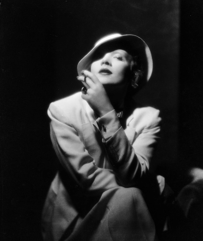 Marlene_Dietrich_b37