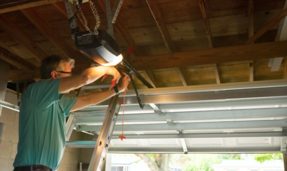 garage door repairman