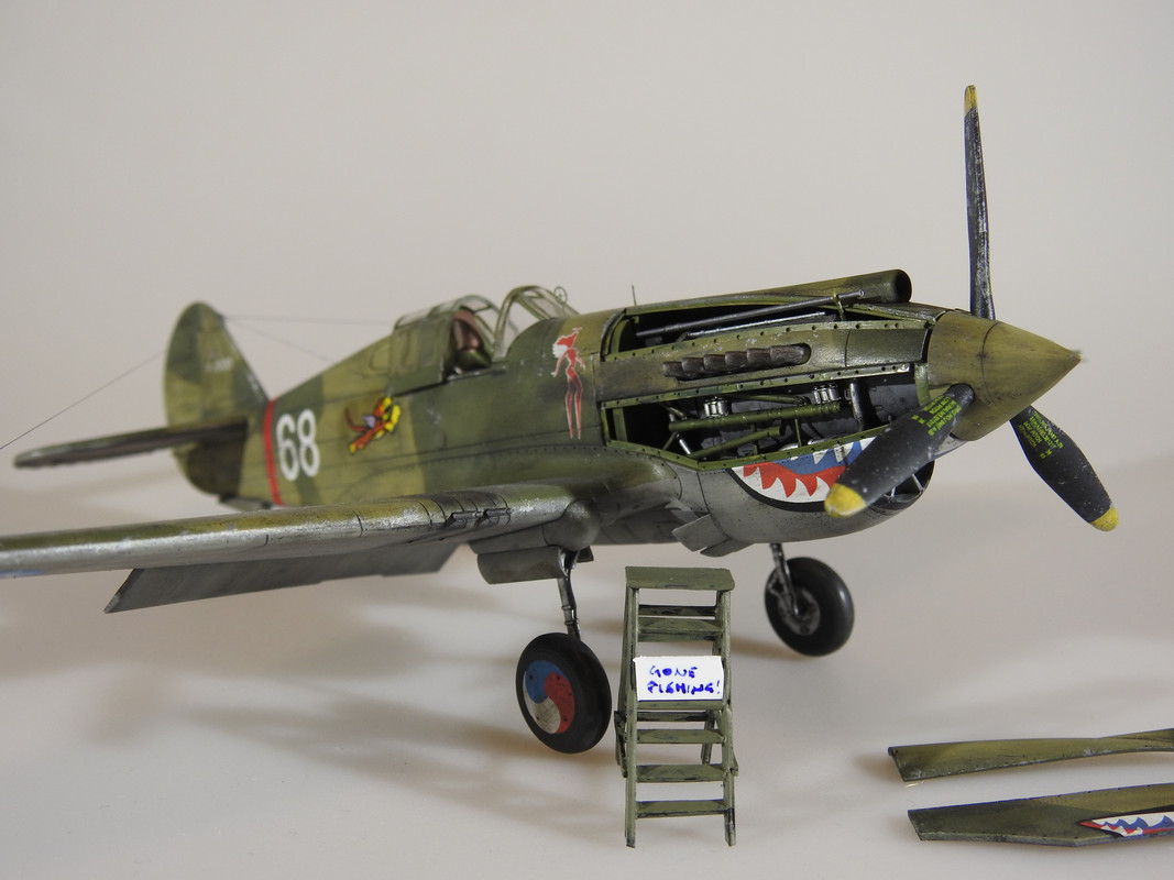 Curtiss P-40C Hawk, Bronco 1/48 –Klar DSCN2263