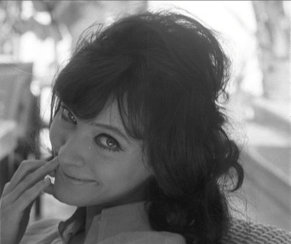 anna_karina_md32