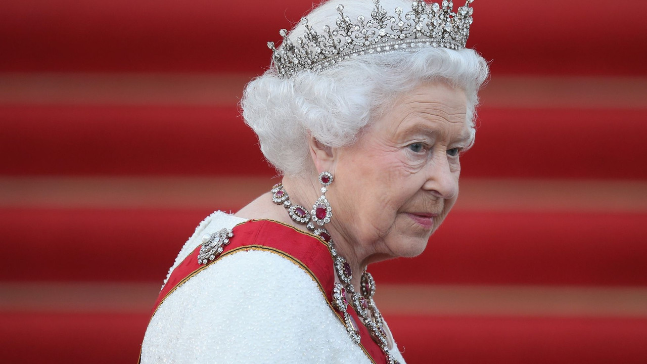 Equipos de la Premier League dan el pésame por la muerte de la Reina Isabel II