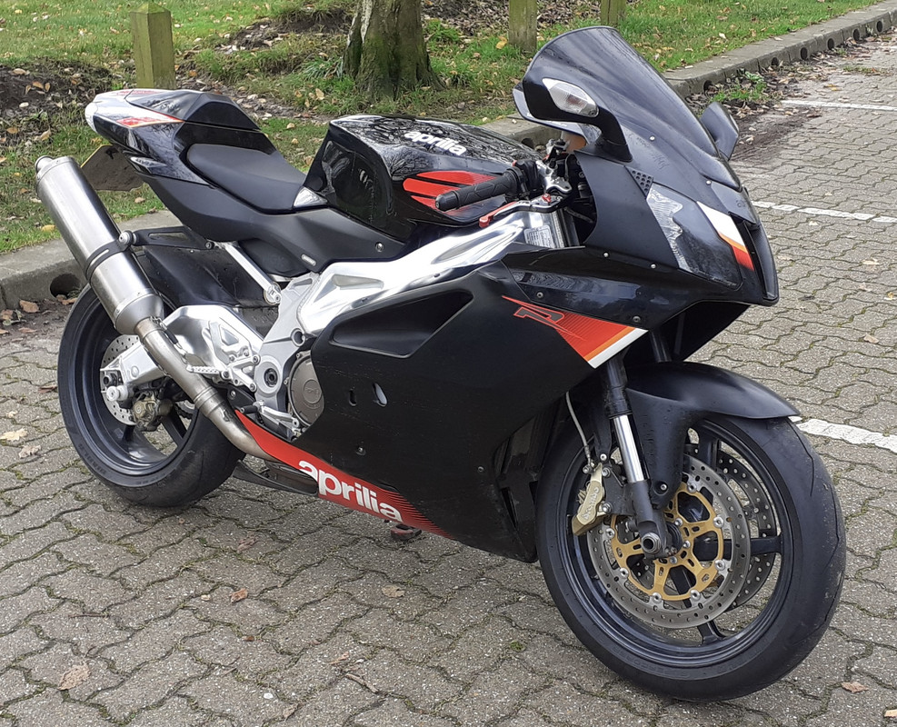 D8C85E78-531B-4B1D-9200-C7303A6CB857