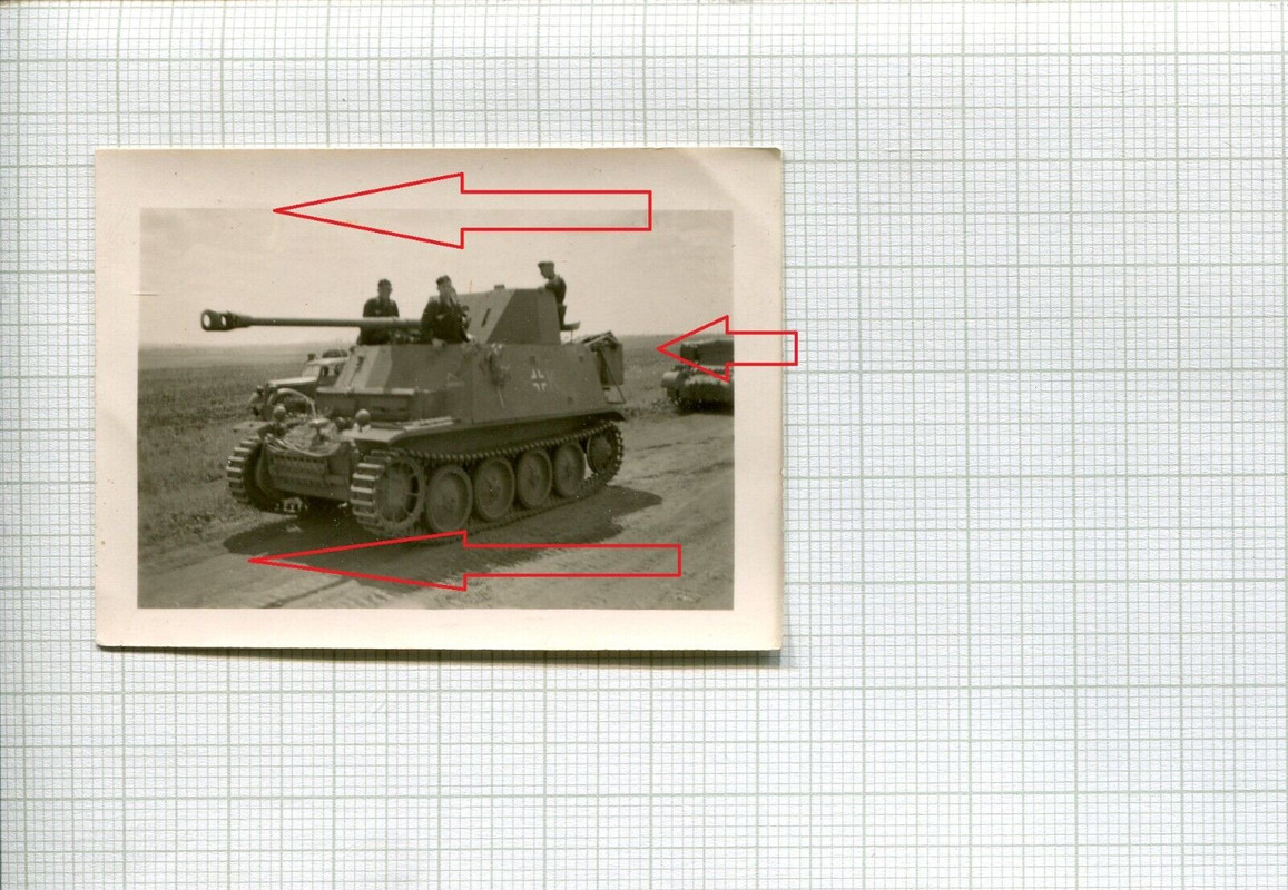 Foto Panzerjäger auf Selbstfahrlafette beim Vormarsch