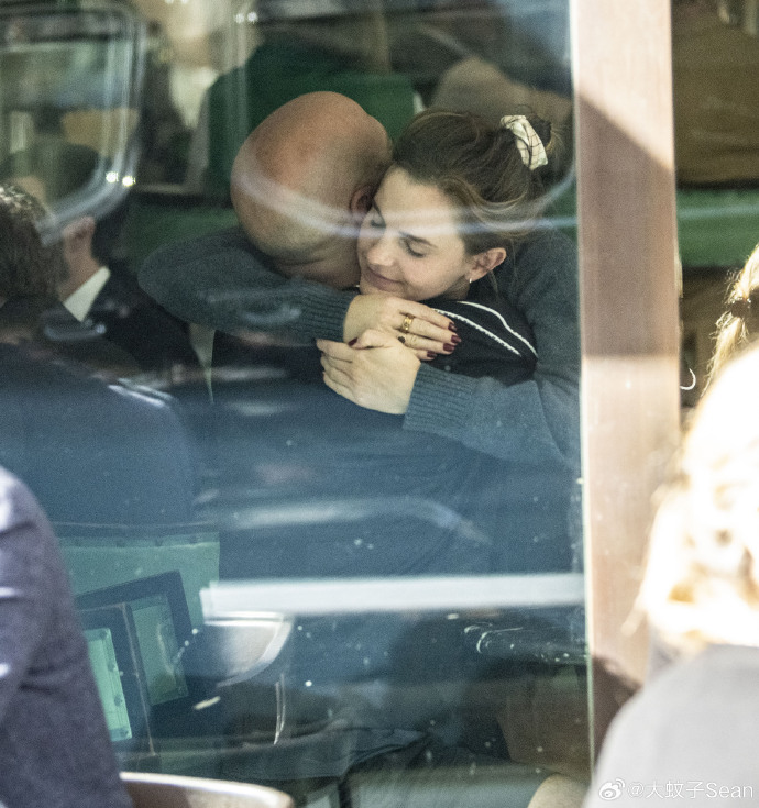 emmawatson-photogallery.blogspot.com (3)