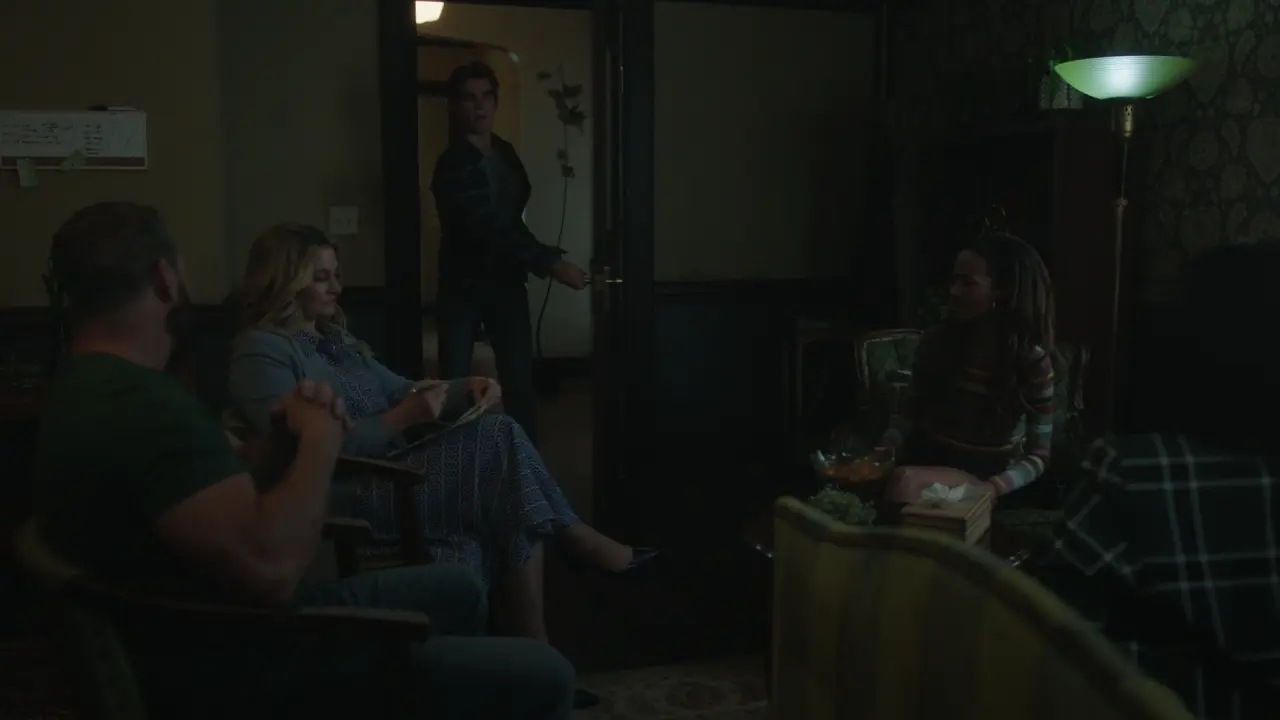 Riverdale.S06E01.Benvenuti.a.Rivervale.1080p.WEBMux.ITA.ENG.x264-BlackBit[screenshot 7]
