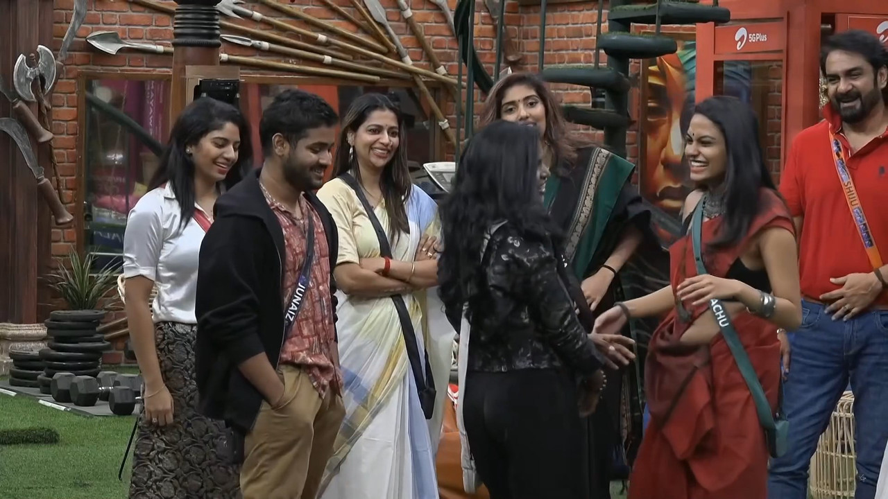 Big Boss Lachu Hot pierced Navel compilation.mkv_snapshot_02.40.463