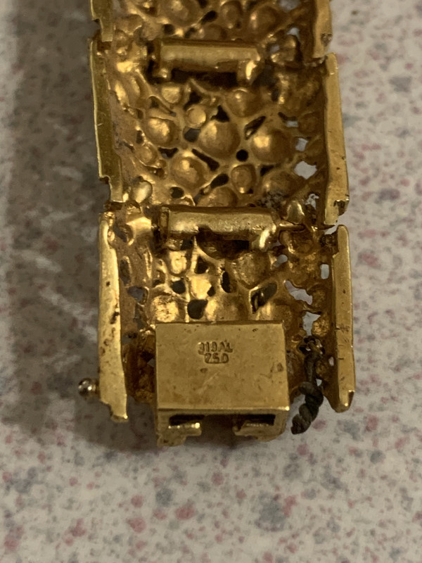 D0D63F90-2666-4468-97EC-6E4D077BF4E4