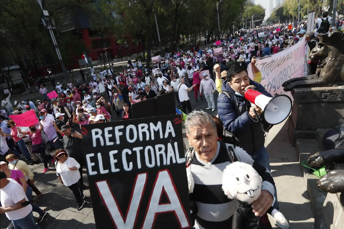 Estados Unidos califica al INE de