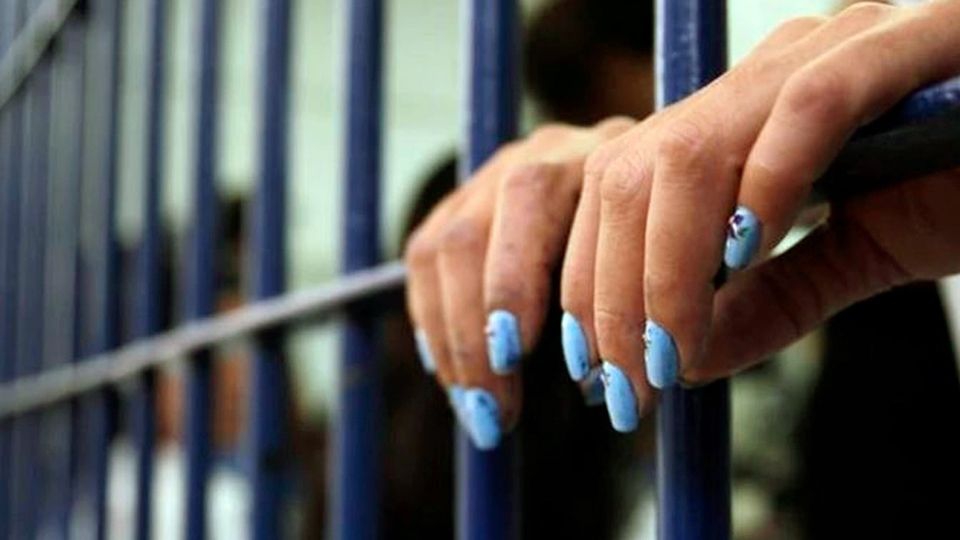 Dan 46 años de cárcel a mujer en Sonora; obligaba a su hija menor a meterse con hombres