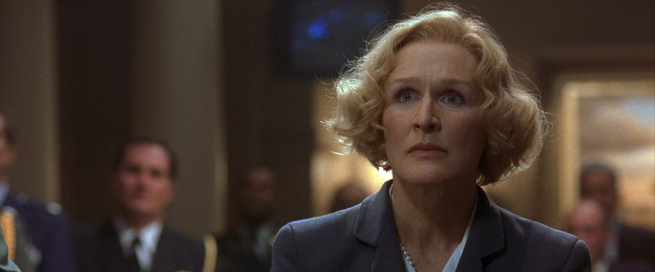 Air Force One (1997).mkv_snapshot_01.45.11_[2018.03.14_22.39.38]