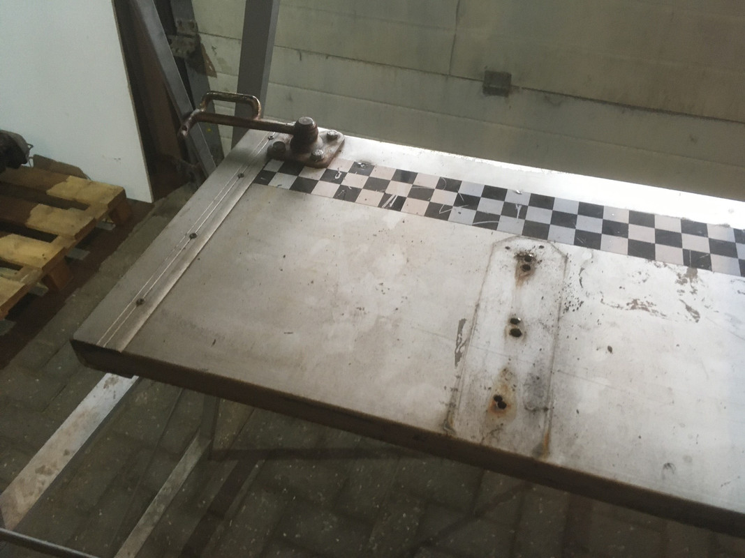 Bus laadkleppen demonteren 2