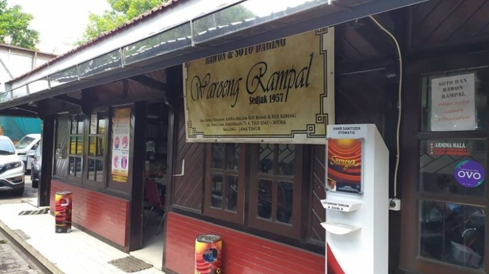 Warung Rampal, tempat makan siang enak di Malang yang dekat dengan hotel dan tempat sewa motor.