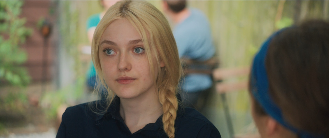 Very Good Girls (2013).mkv_snapshot_00.15.23