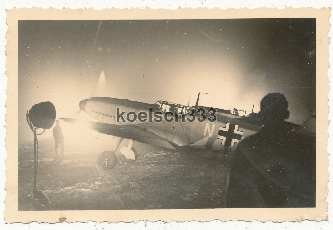Foto Messerschmitt Me 109 Flugzeuge sind startklar zur Nachtjagd ! Jäger Bf 109