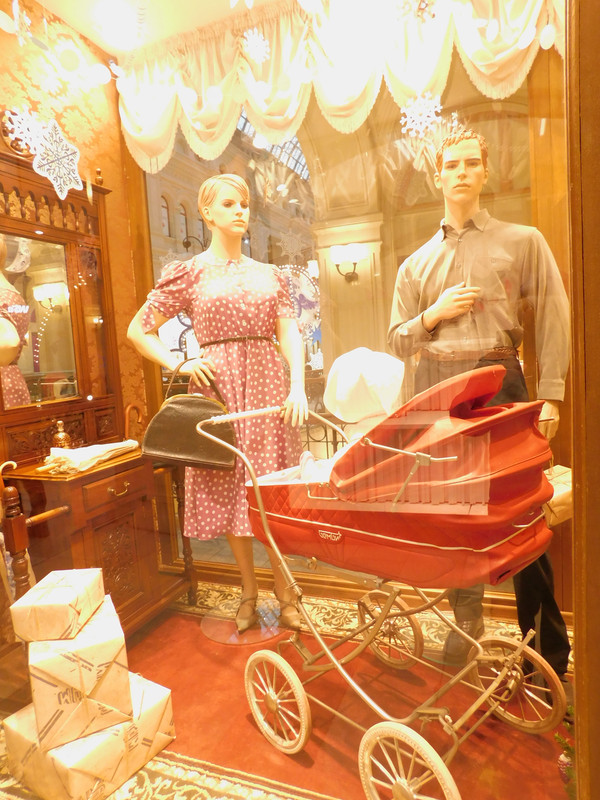 Выставка в музее Революции Кринолин и пр 163