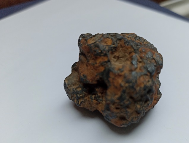 Demande d'identification : scories ou météorite ? 4-HD