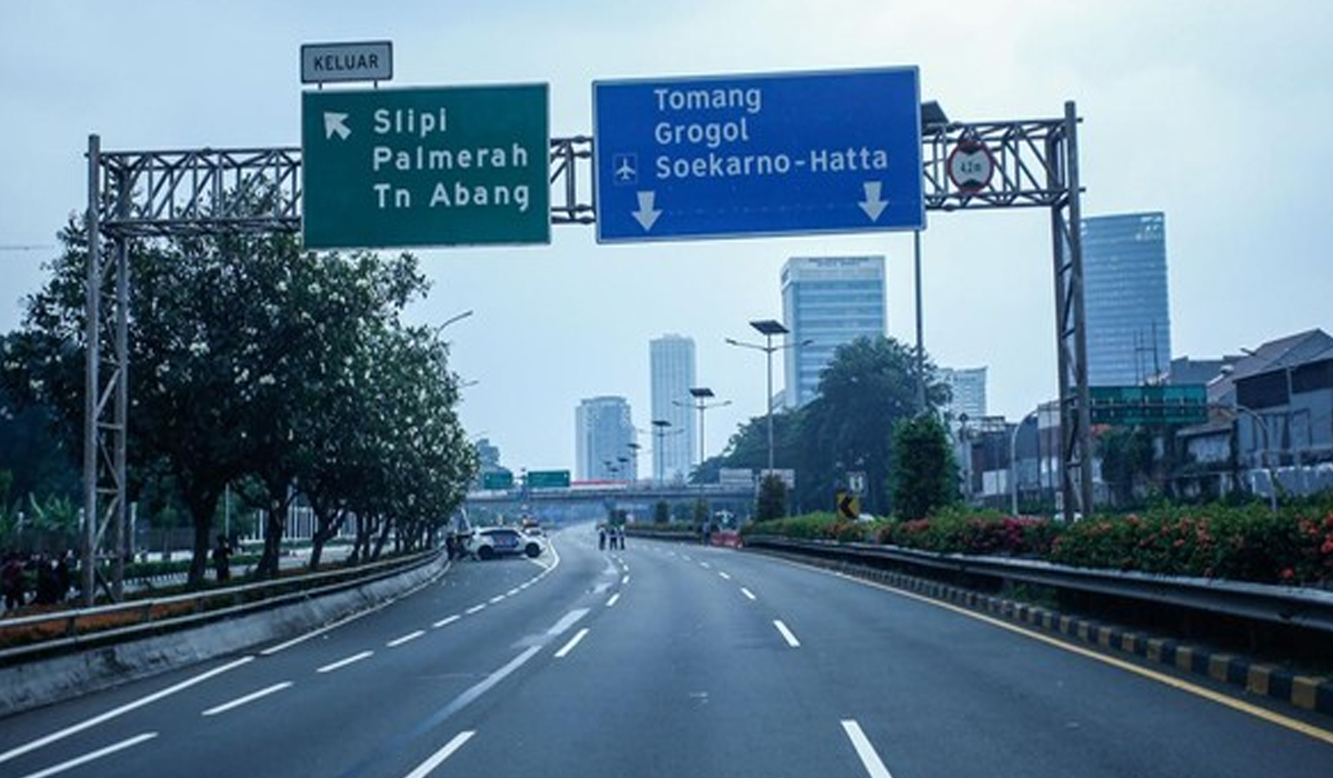 Aksi Demo Buruh Panas di DPR! Akses Keluar Tol Dalam Kota Ditutup, Jakarta Lumpuh!