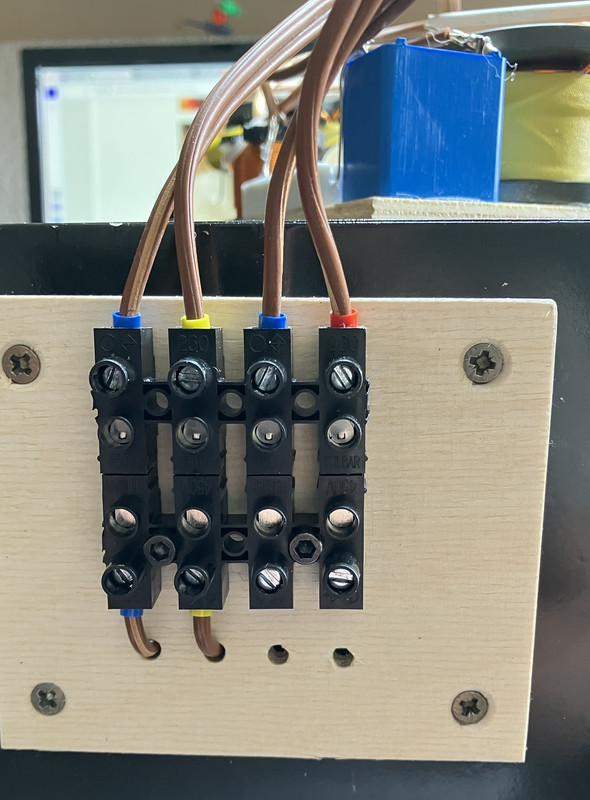 [Bild: Platte-Kabel-tlw-angeschl.jpg]