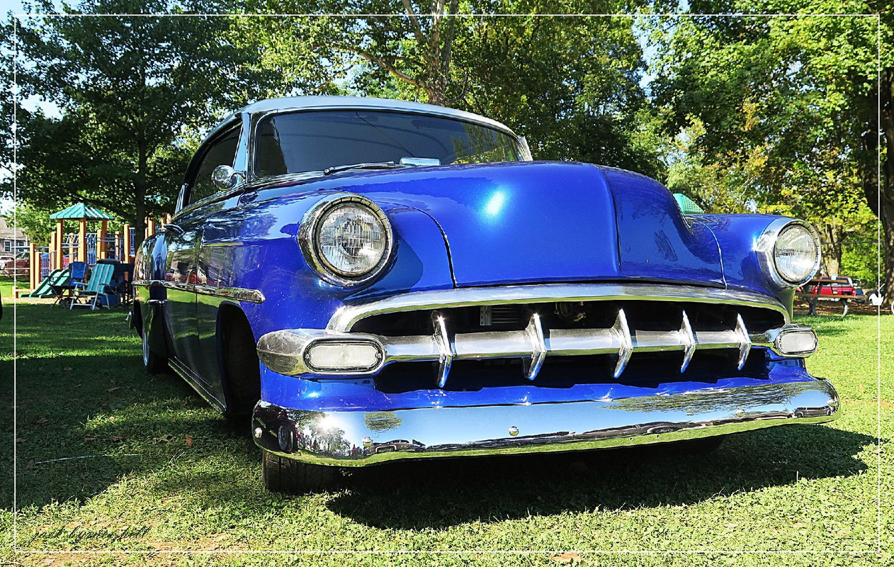 Blue-vintagelarge-car.jpg