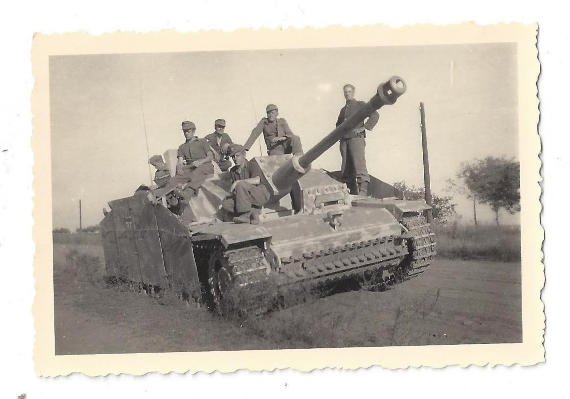 orig. Foto, deutsches Sturmgeschütz mit Seitensc