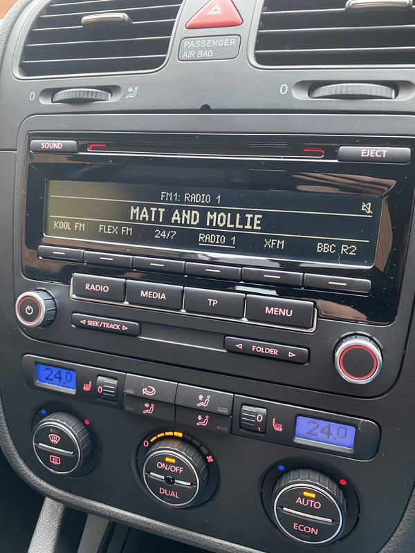 6929B1F0-A5C2-46C2-8B9E-18AABB9EFE9D