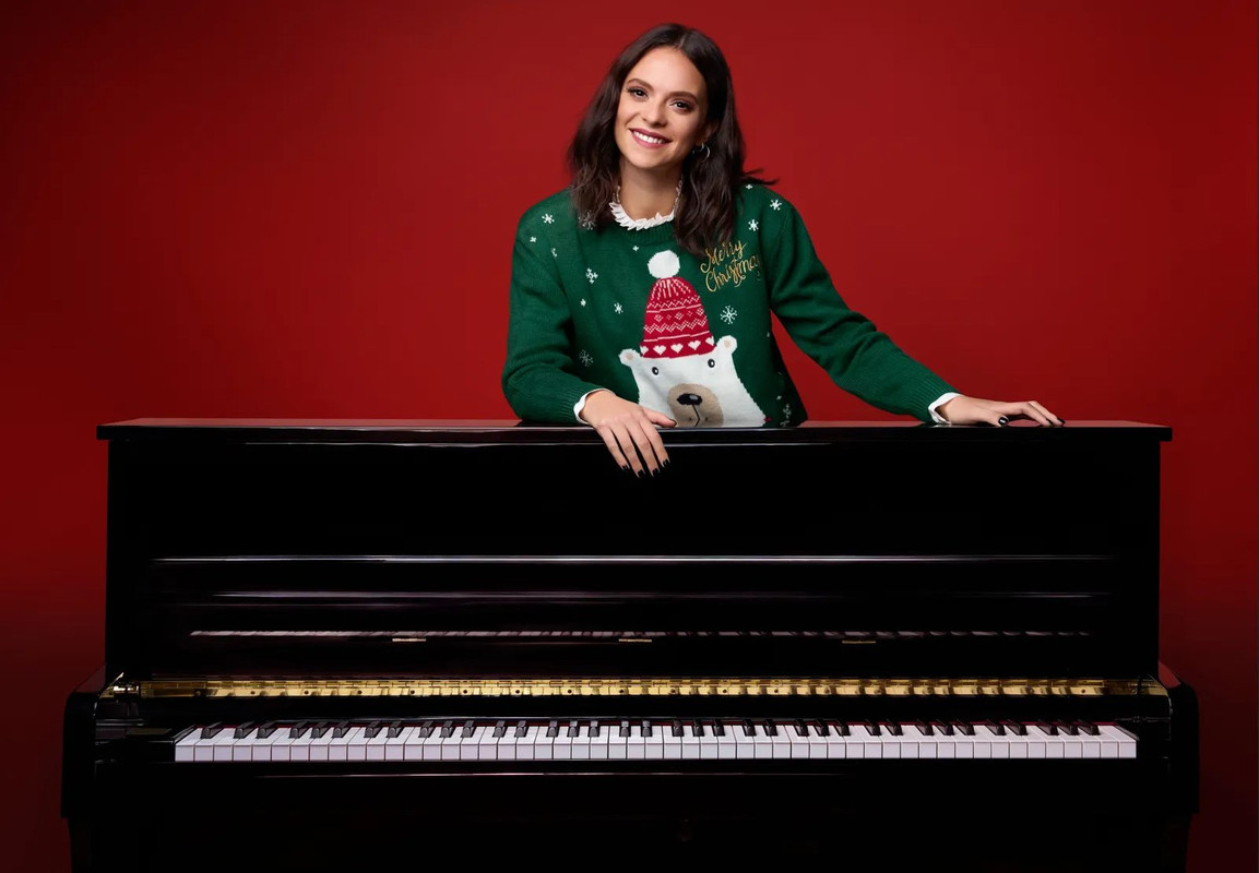 OVS con Francesca Michielin per il Christmas Jumper Day 2022 OVS con Francesca Michielin per il Christmas Jumper Day 2022