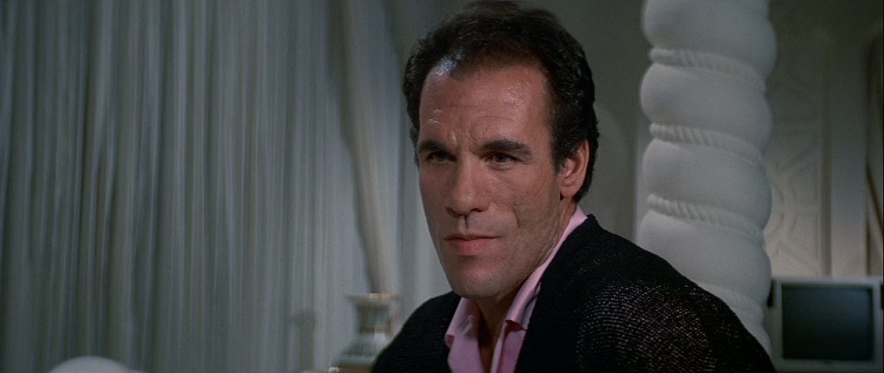 Licence-to-Kill-1989-Blu-Ray-Hindi-English-1080p-10bit-x265-HEVC-DDP-5-1-ESub-mkv-0005