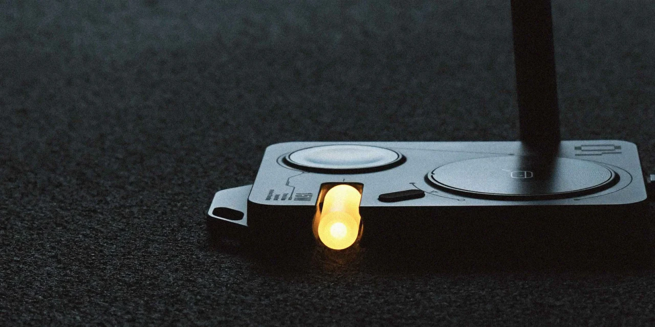 Statie de incarcare 4-in-1 Aulumu M01, Incarcare MagSafe si Wireless, Suport simultan telefon, ceas, casti, design pliabil si compact, port USB-C suplimentar, Negru M01 28001400 BLOCK 1