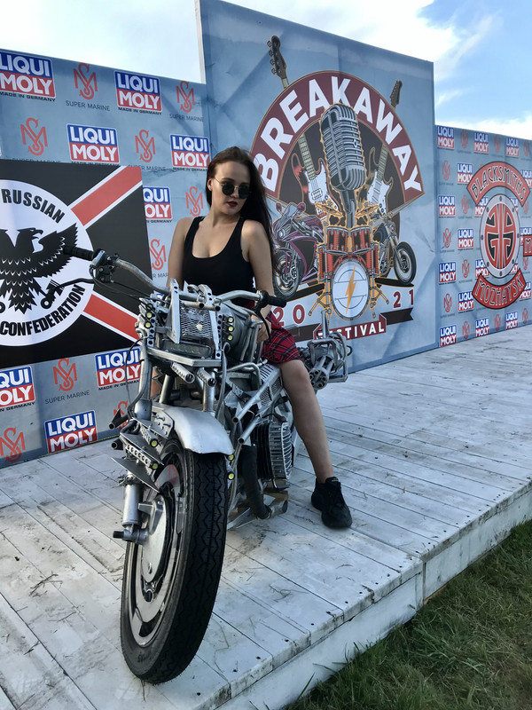 6EE2B850-909A-46E3-BCBB-422DD3AD10A9