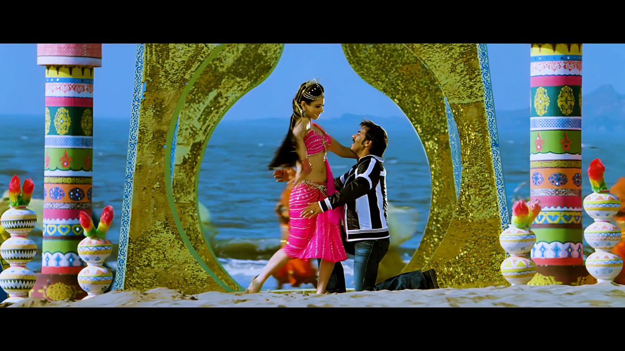 Tamanna Hot Song From Himmatwala Naino Main Sapna 4K (Best Quality).mp4_snapshot_00.49_[2021.04.05_1