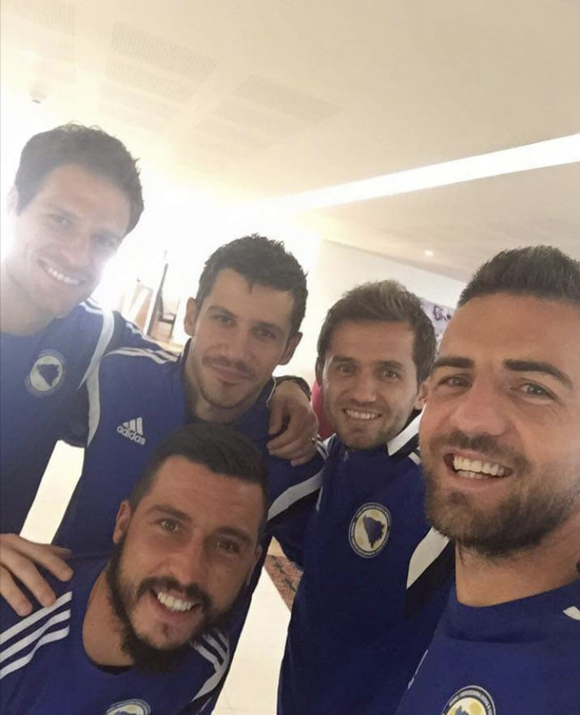 64B9679D-0FC7-4FFE-BB72-62260BE00140