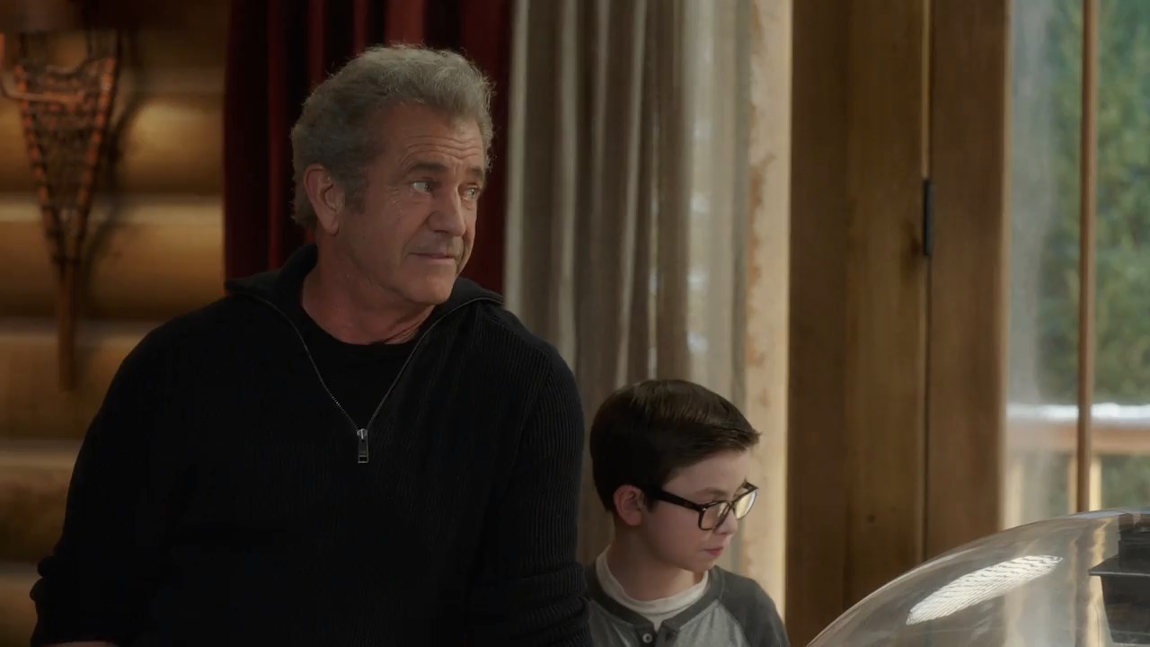 Daddy's Home 2 2017 BluRay [Hindi + English] 480p, 720p ESub Screenshot