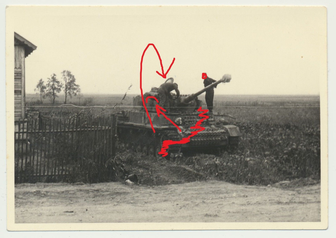 Deutscher Panzer IV mit Turmschürzen und Zusatzp