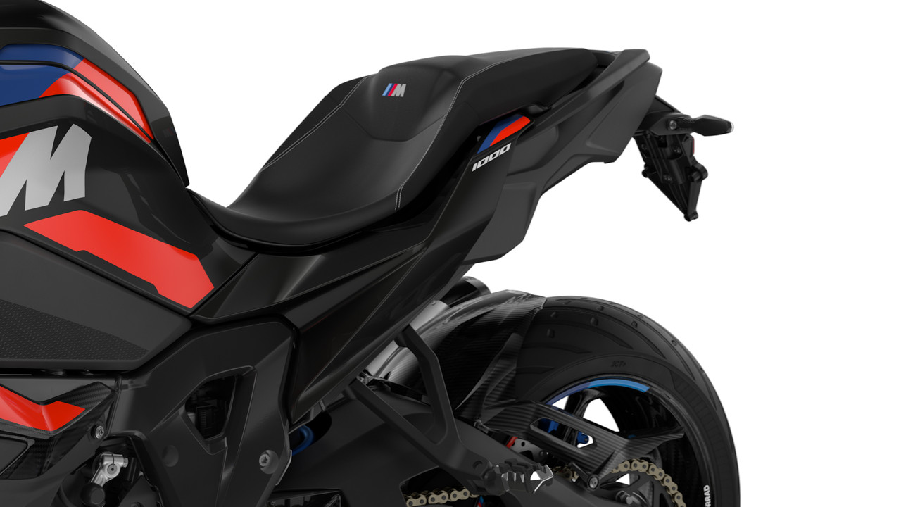 P90528824_highRes_the-new-bmw-m-1000-x